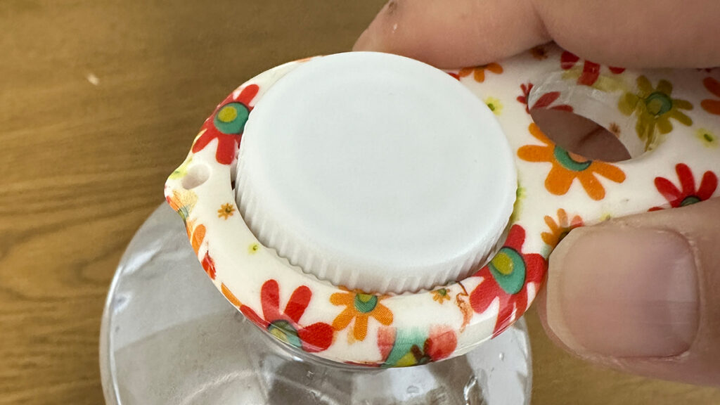 ペットボトルの蓋を開けるグッズ